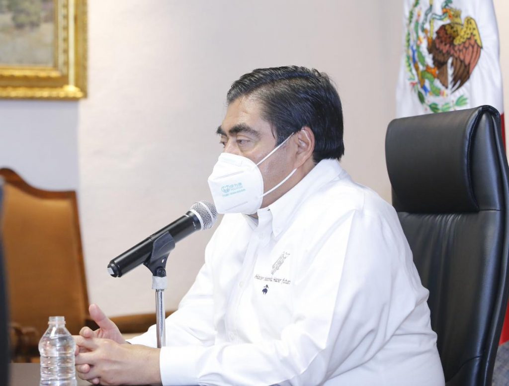 Miguel Barbosa Gobernador de Puebla fina al ciclo escolar