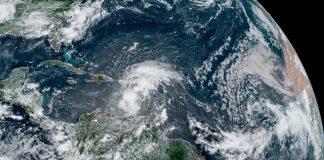 Nueve, aún no nombrada tormenta, descarga viento y lluvia en el Caribe