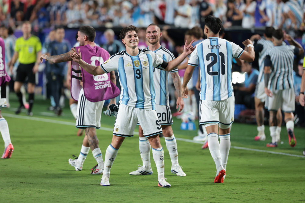 Un golazo de Julián Álvarez, el héroe de la noche para Argentina