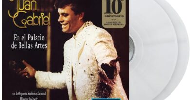 Lanzan edición conmemorativa en vinilo de Juan Gabriel en el Palacio de Bellas Artes