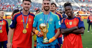El guardameta español Unai Simón Guante de Oro por su histórica copa
